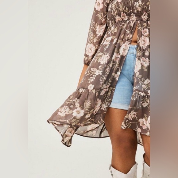 Torrid Smocked Chiffon Tunic Gray Floral Boho Size 2 - Picture 3 of 10